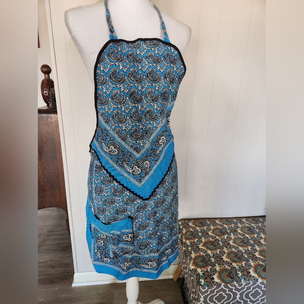 Vintage country western blue paisley bandana apron
